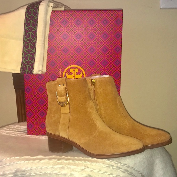 NIB TORY BURCH MARSDEN TAN SUEDE ANKLE BOOTIE - Picture 2 of 6